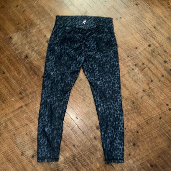 Zyia Stone Leopard blue cheetah scrunch butt 6-8 athletic leggings - Picture 4 of 4
